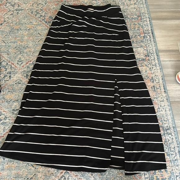 db black and white striped maxi skirt - Picture 1 of 3